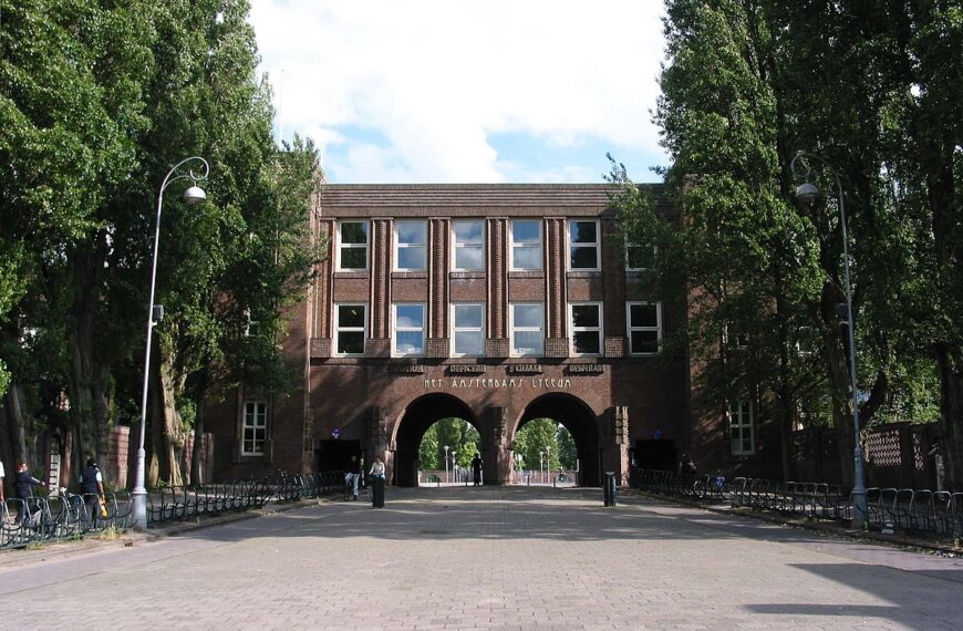 El Liceo Amsterdams optimiza su tecnología de sonido con AtlasIED