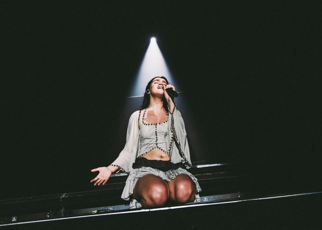 Amaia junto a Meyer Sound en el Cartuja Center CITE de sevilla