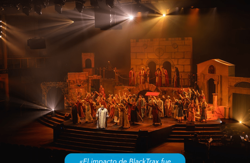 BlackTrax eleva la precisión creativa en la gran producción teatral «Passion Play»