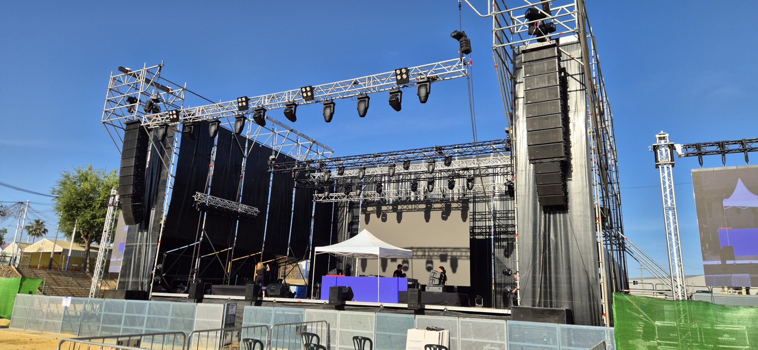 Ortiz Audio despliega sistemas Meyer Sound para el concierto de Pastora Soler en Alcalá de Guadaíra