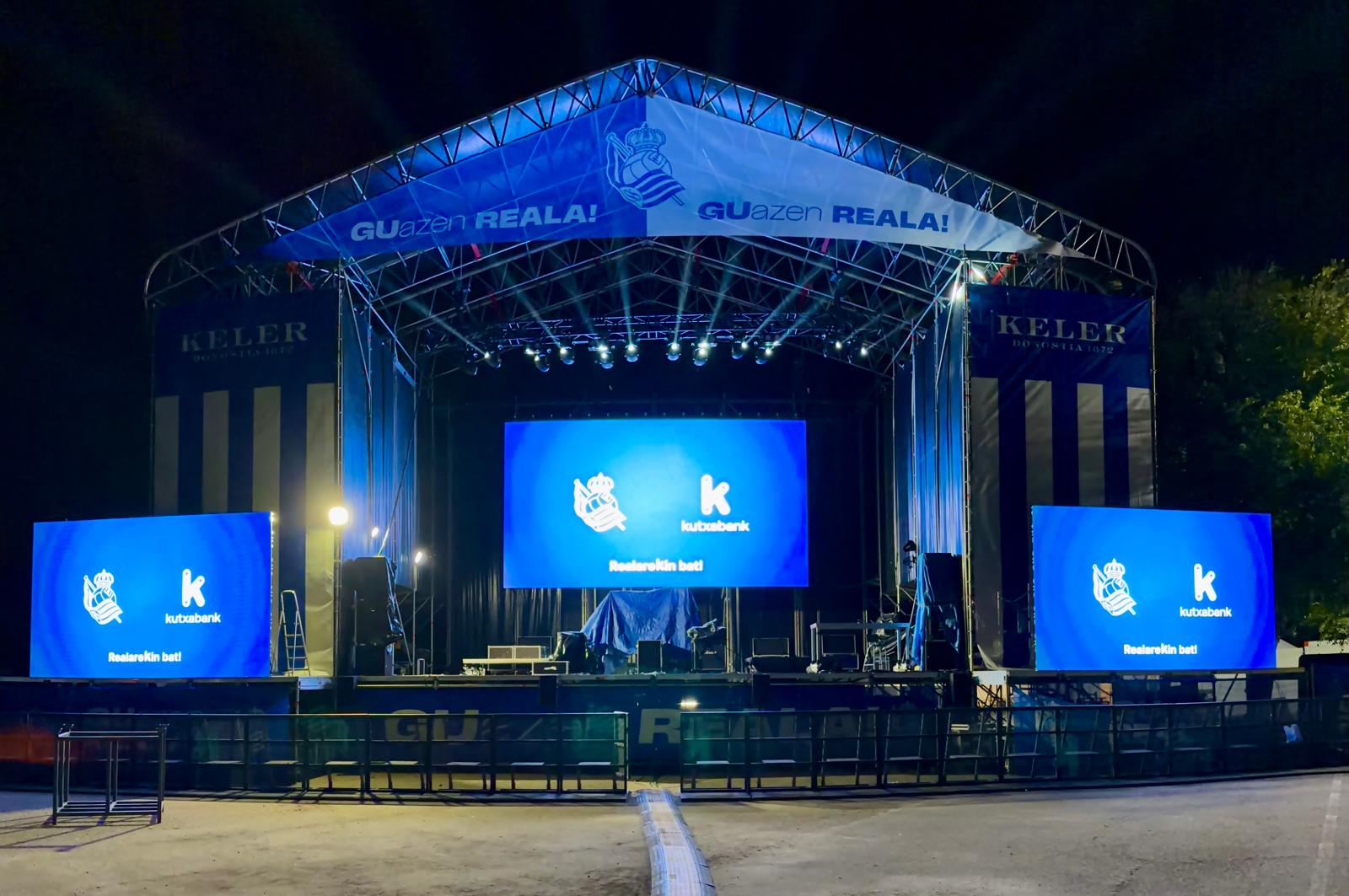 La Real Sociedad vibró en su fanzone en la con el despliegue técnico de Proaudio Granada final de la Copa del Rey