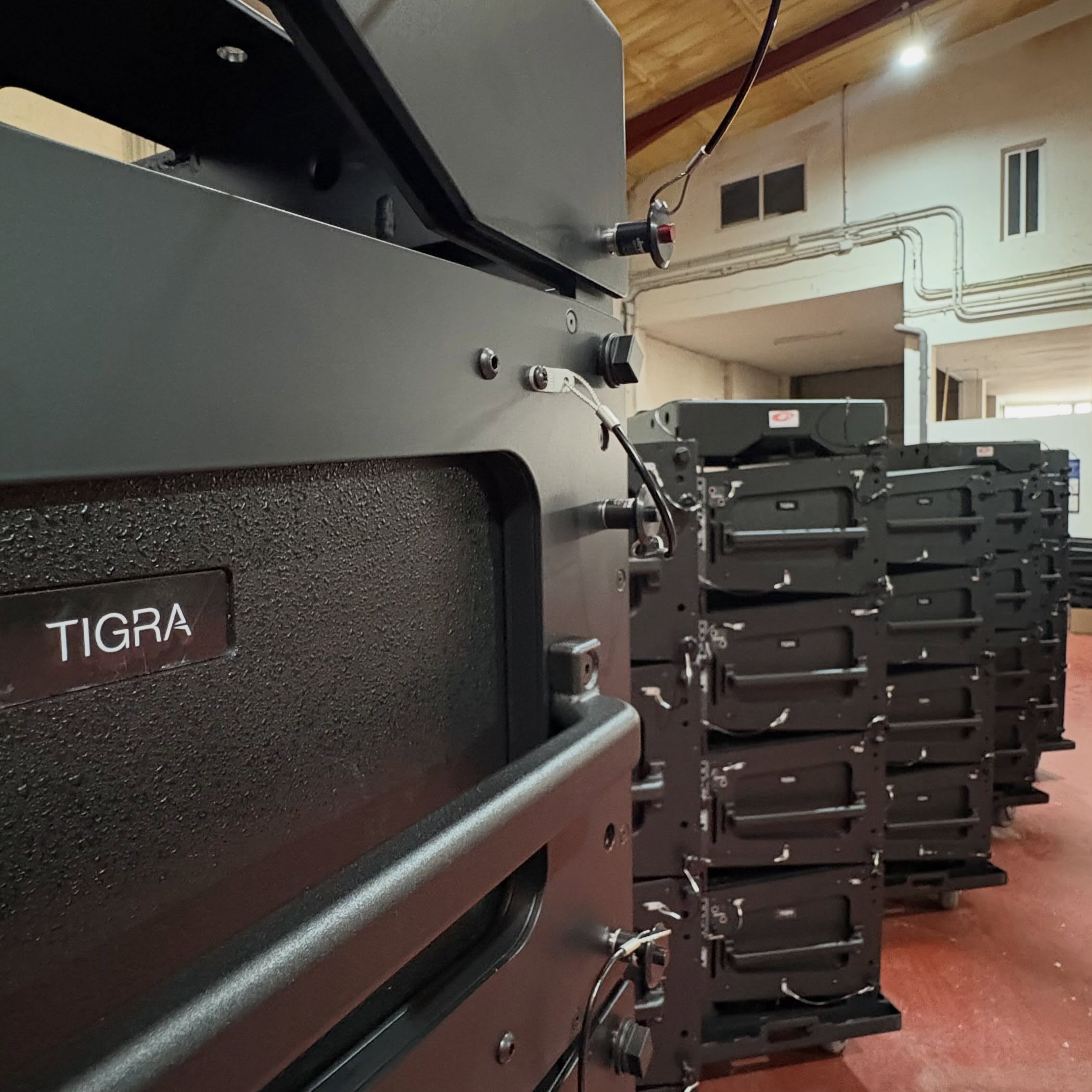 Tecson incorpora 24 sistemas TIGRA de Meyer Sound a su equipamiento